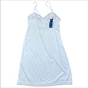 NWT Vintage Vanity Fair White satiny feel lace trimmed nightie sz M